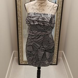 Printed strapless dress